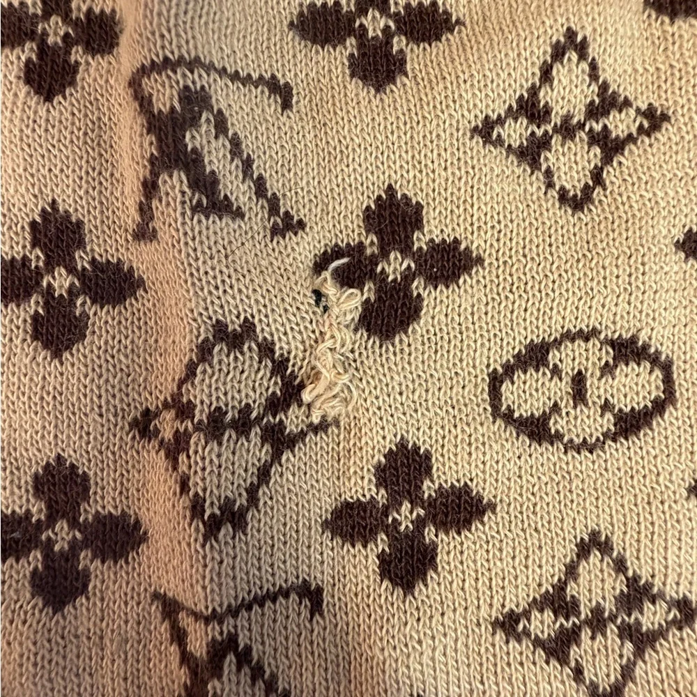 Louis Vuitton Monogram Knit Scarf – Brown / Beige | Box Included - Picture 3 of 3